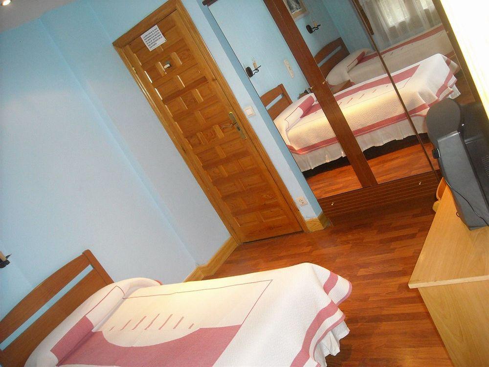 Paratene Ostatu Habitaciones Эрандио Экстерьер фото