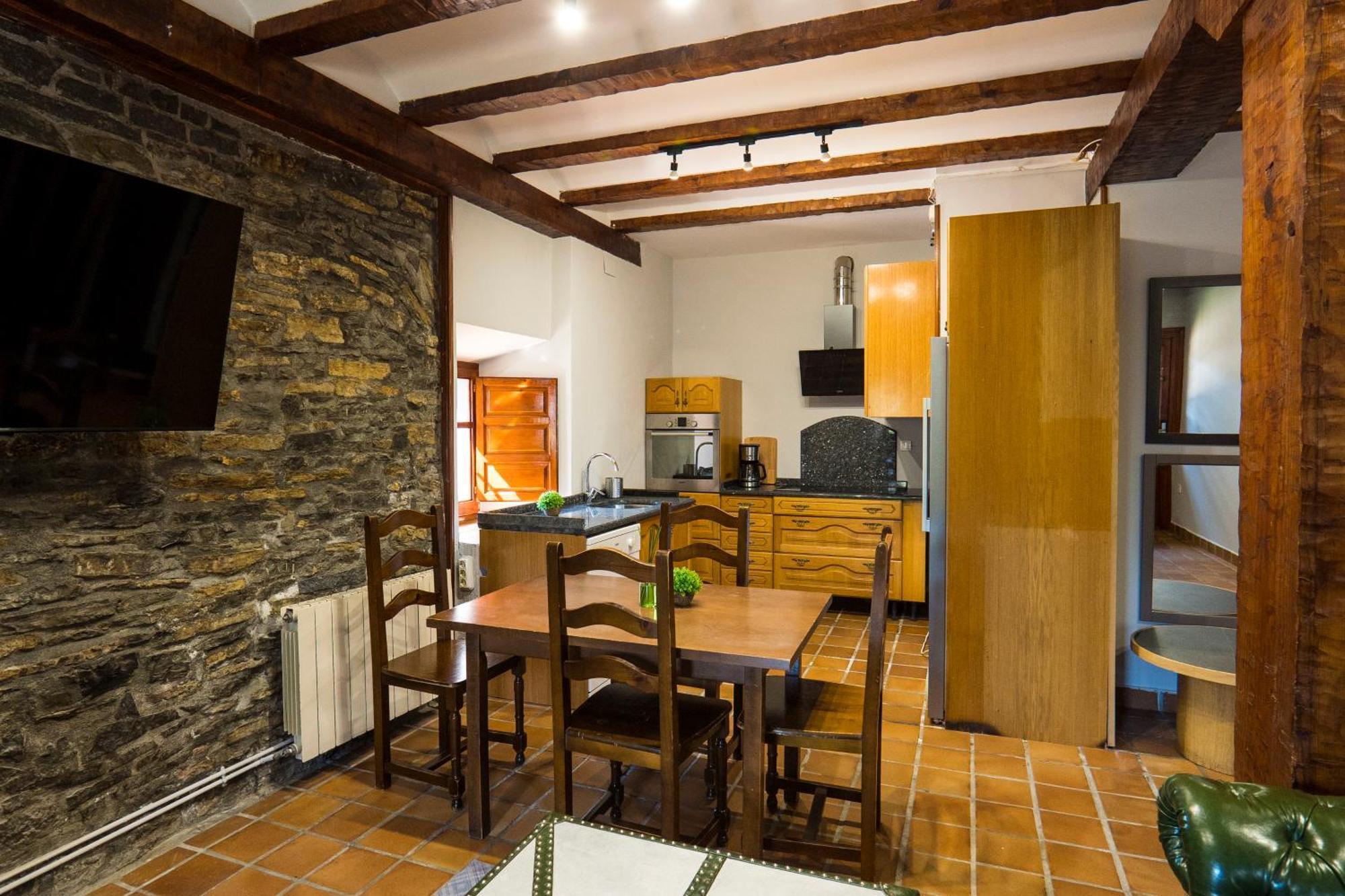 Paratene Ostatu Habitaciones Эрандио Экстерьер фото