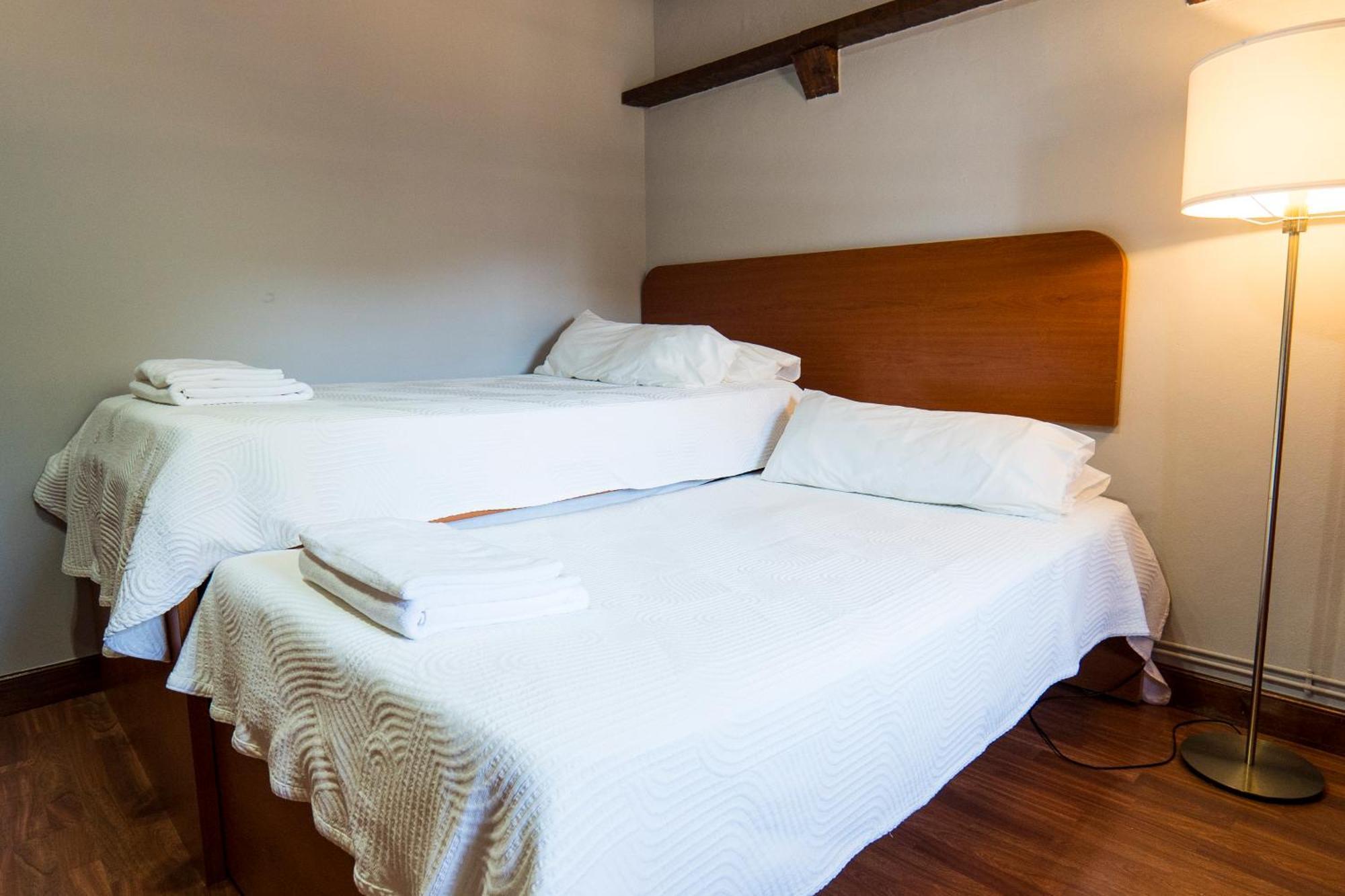 Paratene Ostatu Habitaciones Эрандио Экстерьер фото