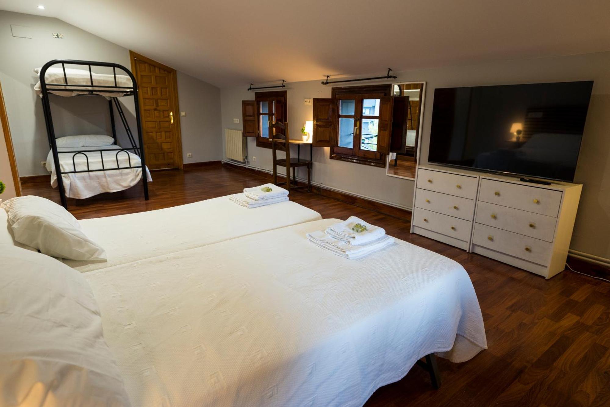 Paratene Ostatu Habitaciones Эрандио Экстерьер фото