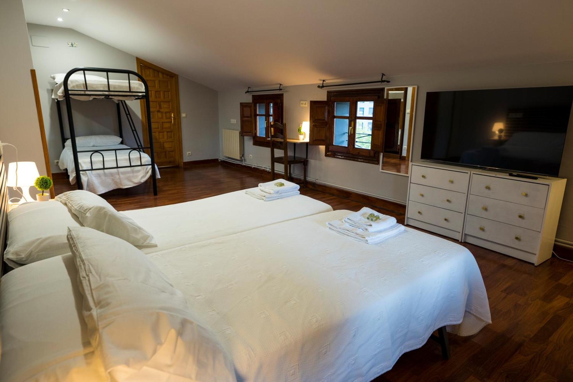 Paratene Ostatu Habitaciones Эрандио Экстерьер фото