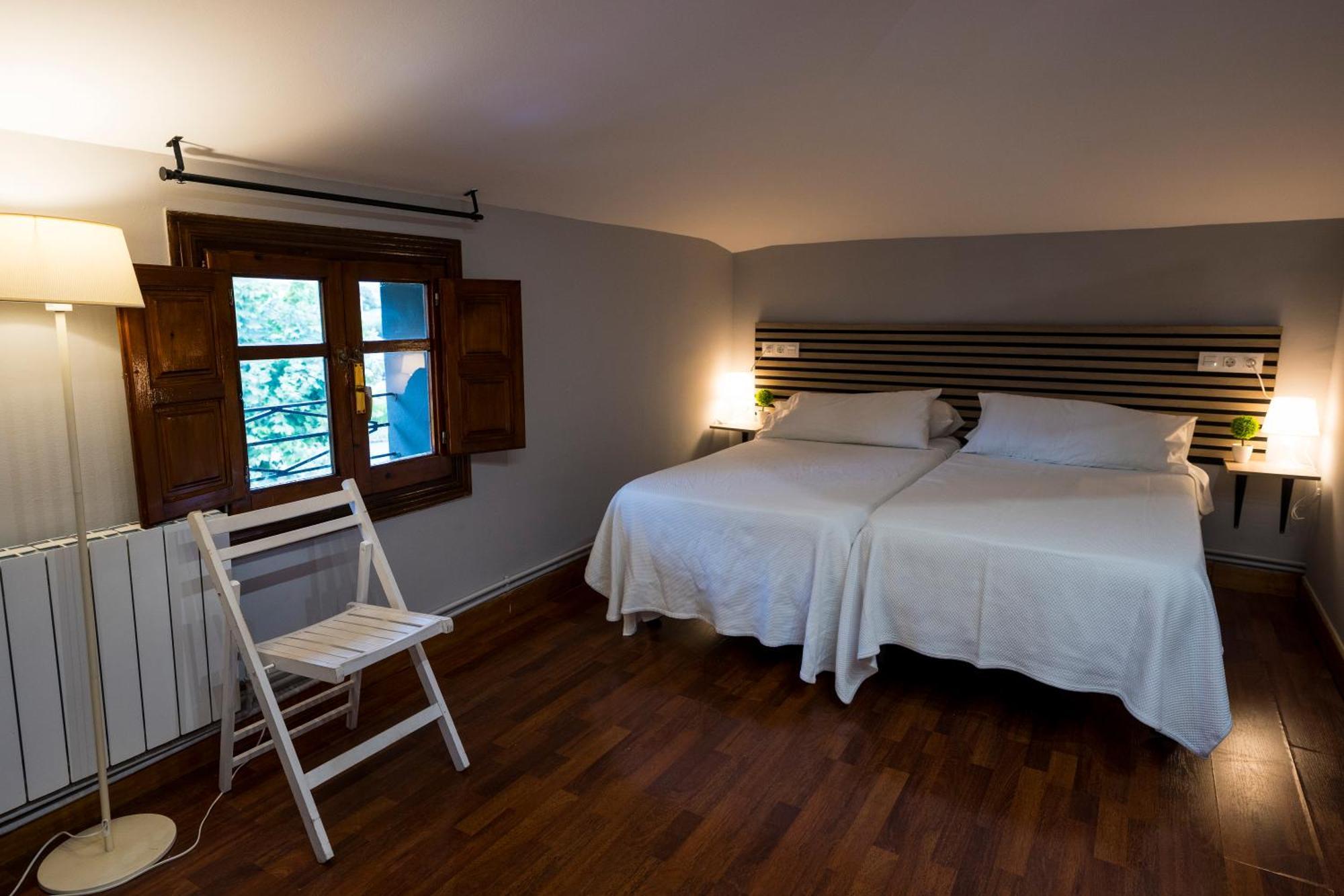Paratene Ostatu Habitaciones Эрандио Экстерьер фото