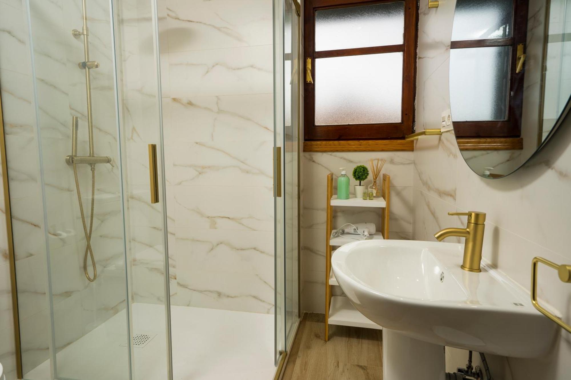 Paratene Ostatu Habitaciones Эрандио Экстерьер фото