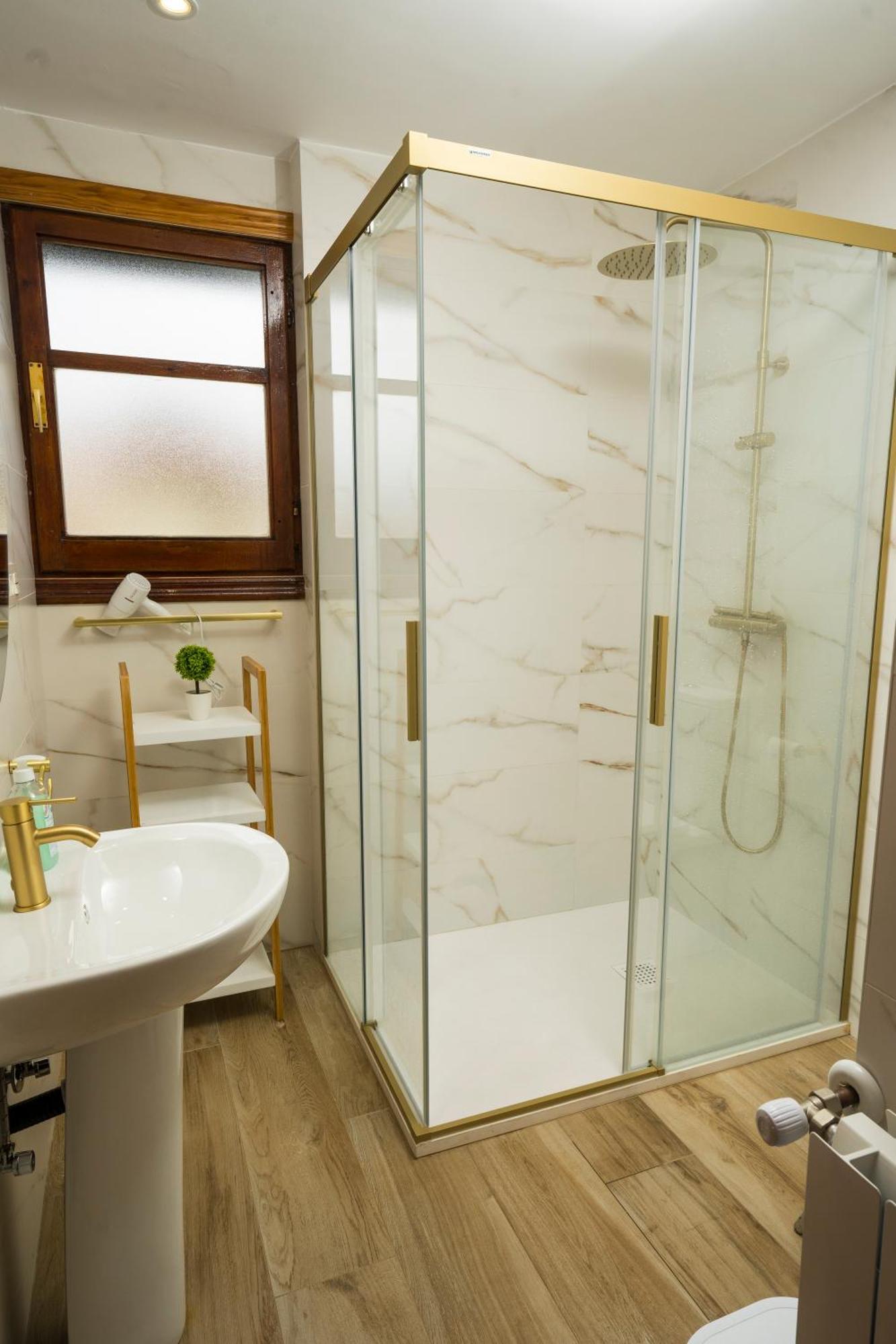 Paratene Ostatu Habitaciones Эрандио Экстерьер фото