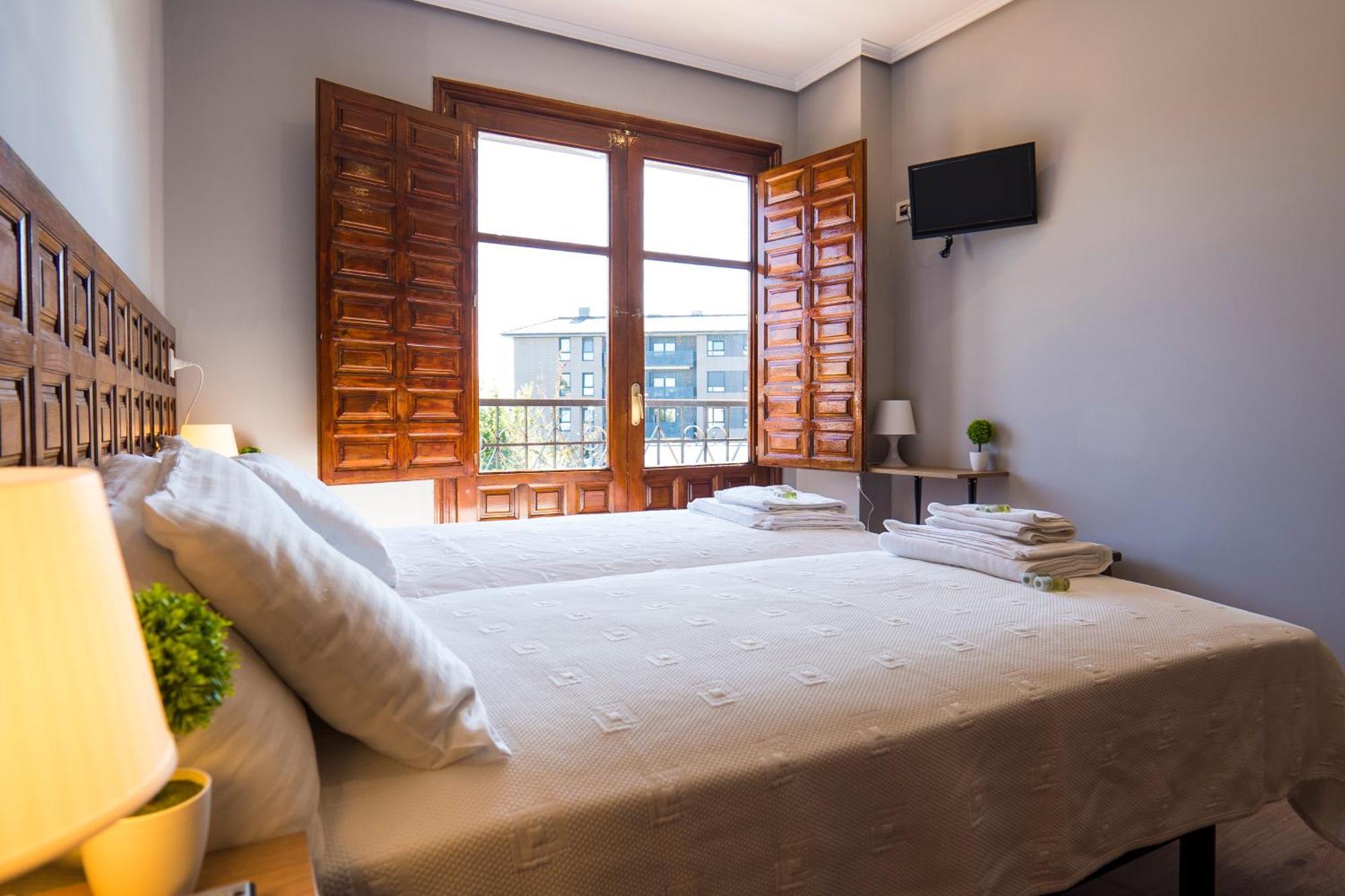 Paratene Ostatu Habitaciones Эрандио Экстерьер фото