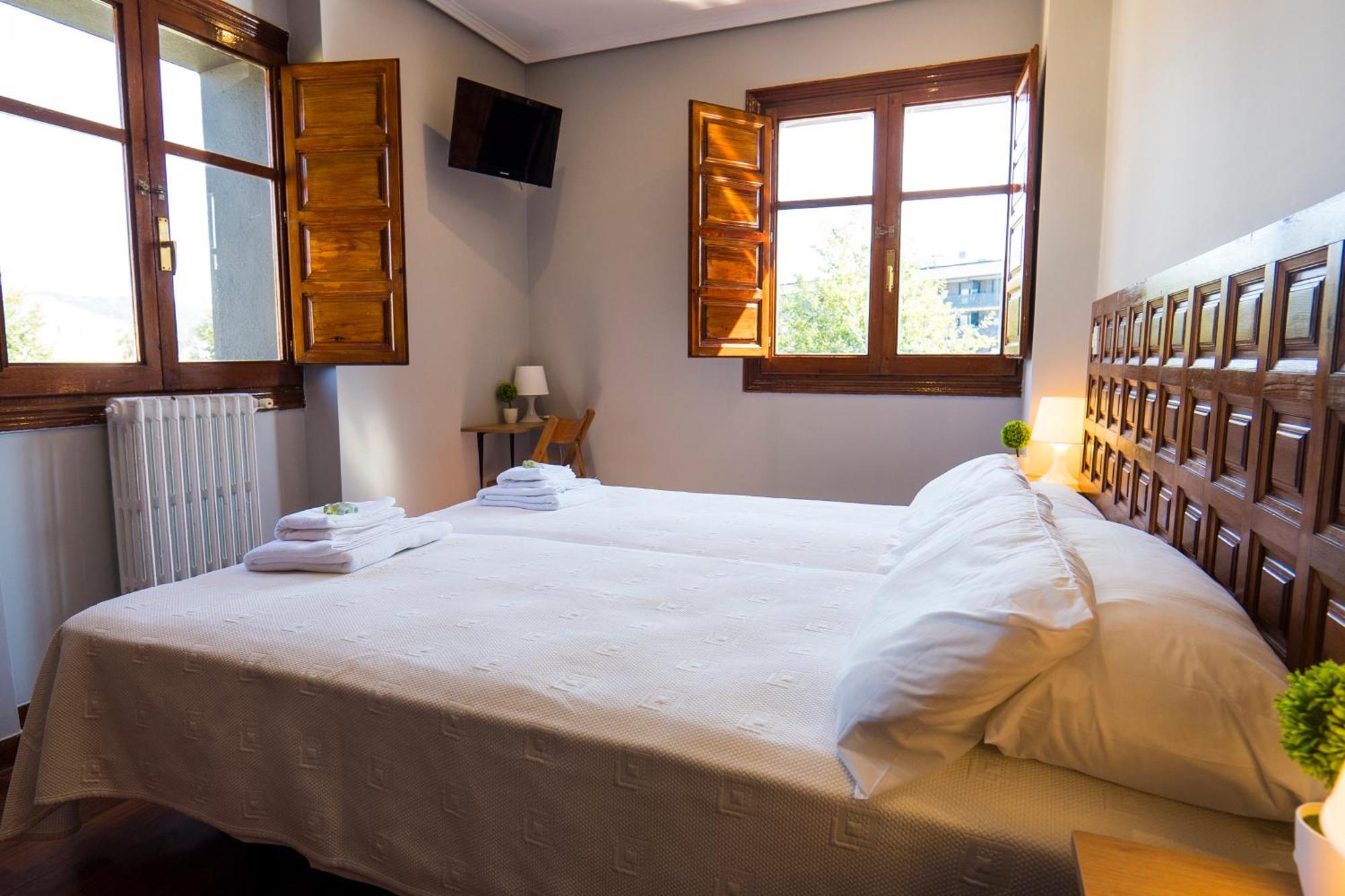 Paratene Ostatu Habitaciones Эрандио Экстерьер фото
