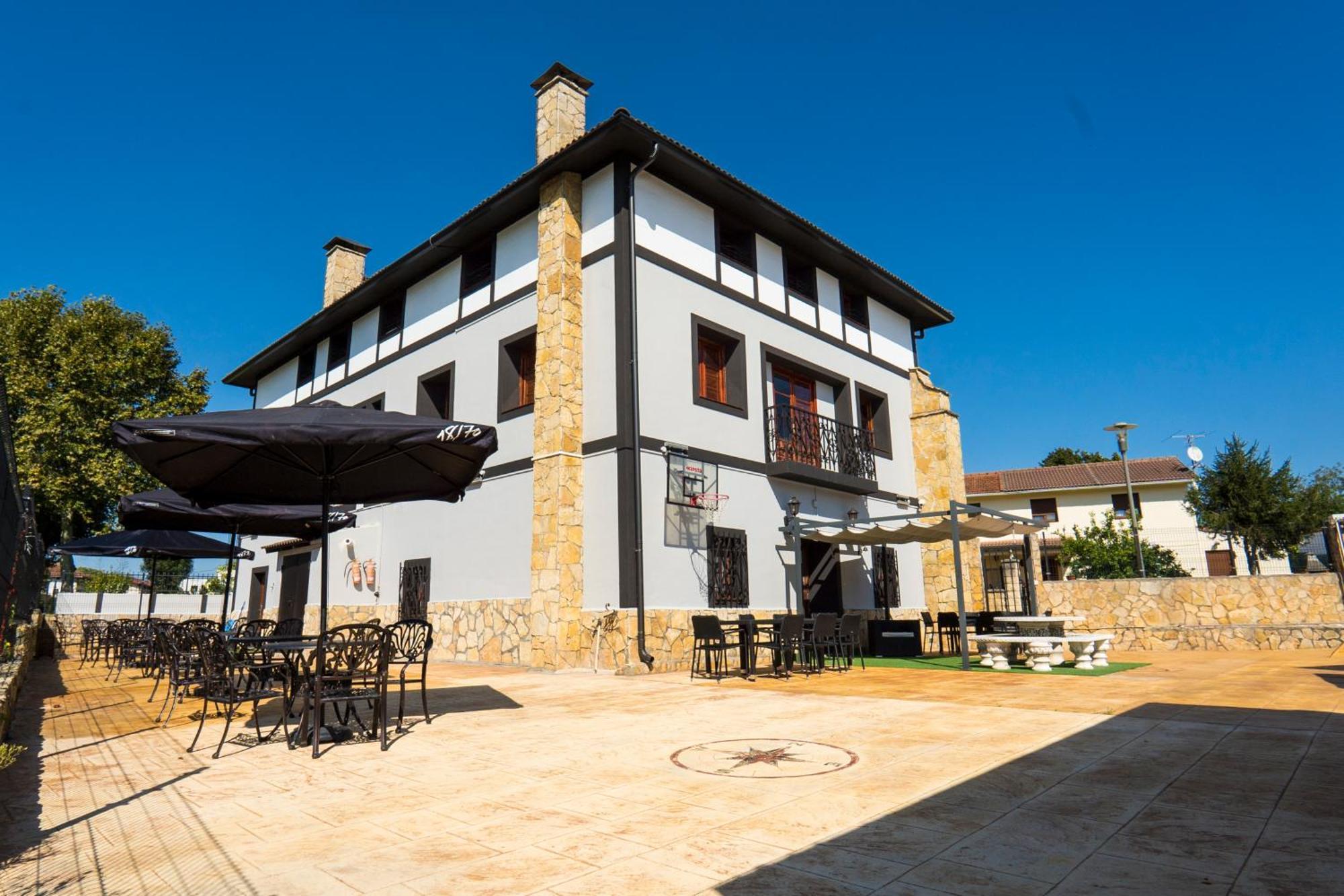 Paratene Ostatu Habitaciones Эрандио Экстерьер фото